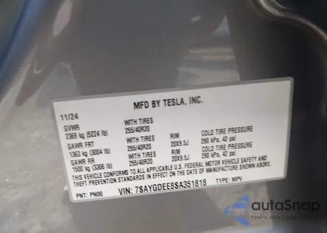 2025 Tesla Model Y Long Range Dual Motor All-Wheel Drive z USA, uszkodzony, nr VIN 7SAYGDEE8SA351818